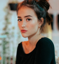 Isabella Turner - Skincare Expert